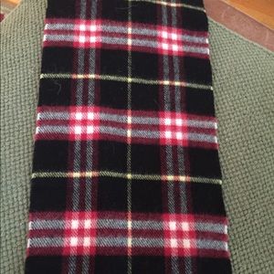 Burberry youth scarf classic plaid worn sparingly